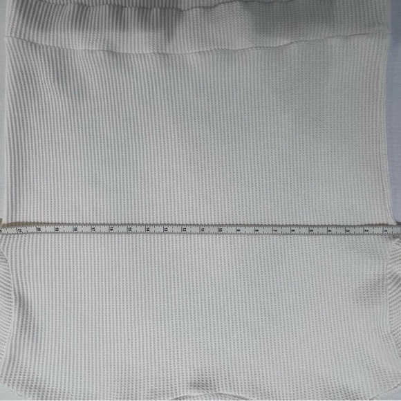 GAP Waffle Knit Turtleneck T-Shirt Size Medium Petite. Ivory color pre-worn - Picture 5 of 6